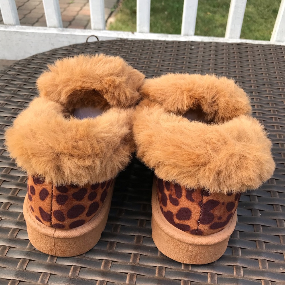 Animal Print Faux Fur Slip On Moccasins with chain detail, Women's, New - Picture 8 of 13